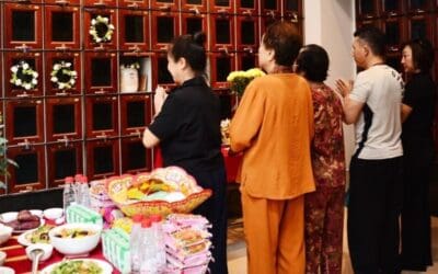 Có cần thay mới hũ lưu tro cốt hay không?