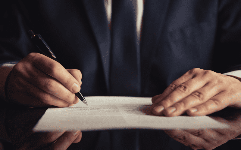 Hợp đồng lưu tro cốt: Những điều cần biết trước khi ký kết