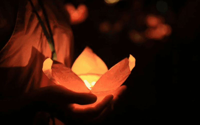 Tháng Vu Lan và phong tục tưởng nhớ người đã khuất