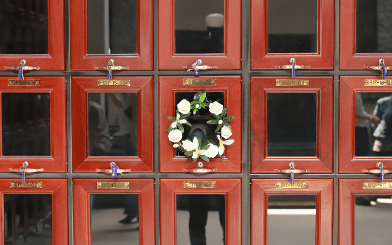 Những tiêu chí kiểm tra hũ tro cốt đạt chuẩn trước khi an vị