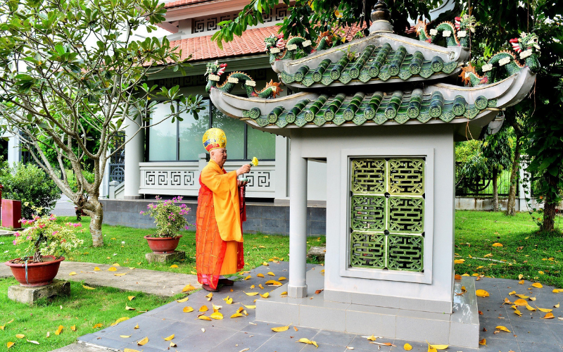 Dịch vụ lưu hũ tro cốt tại Củ Chi trang nghiêm vượng khí Tháp Long Thọ