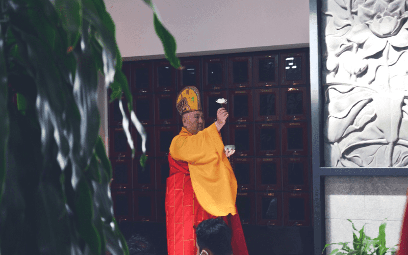 Tại sao lễ cầu siêu quan trọng sau hỏa táng?